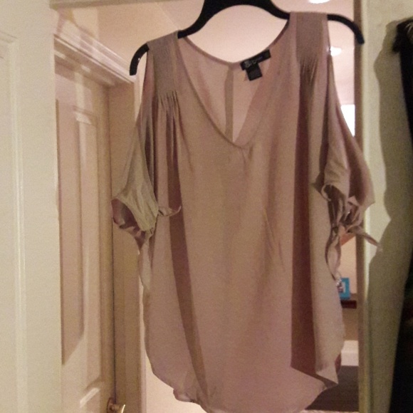 Top - Picture 1 of 1